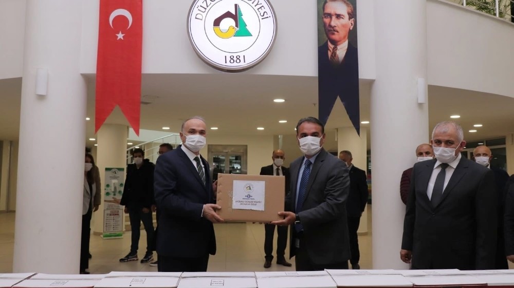 Düzce Belediyesi sanayicileri 41 bin maske dağıttı 