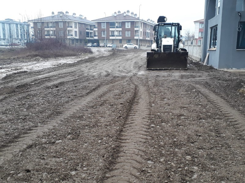 Düzce Belediyesi yol eksikleri tamamlanıyor 