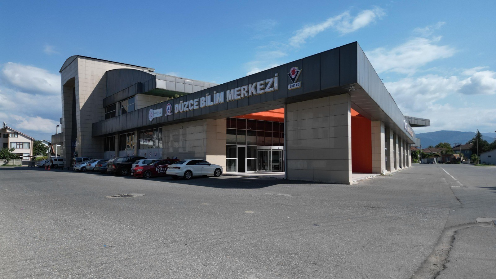 Düzce Bilim Merkezi bölgeye hizmet ediyor