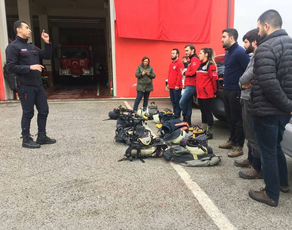 Düzce İtfaiyesi’nden gönüllülere temel itfaiyecilik eğitimi 