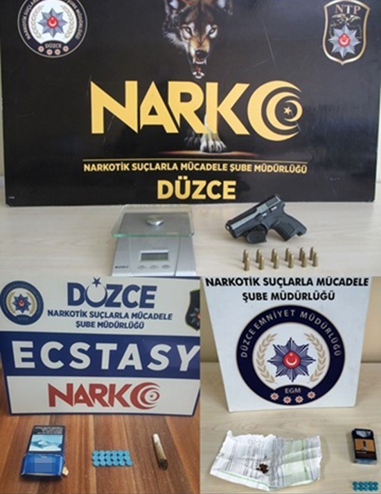 Düzce polisi torbacılara göz açtırmıyor 