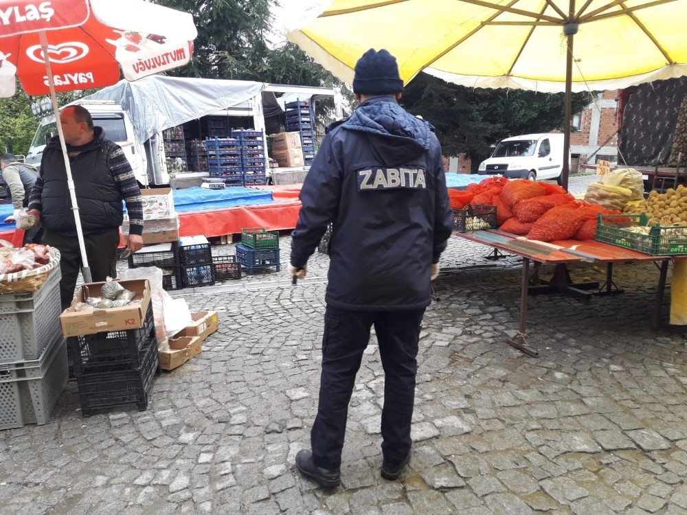 Düzce zabıtası pazaryerinde sıkı denetim uyguladı 