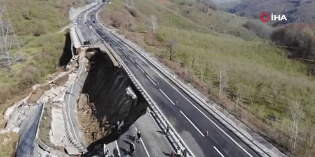 Düzce Zonguldak duble yolu heyelanla çöktü: İki şeritli yol kayboldu