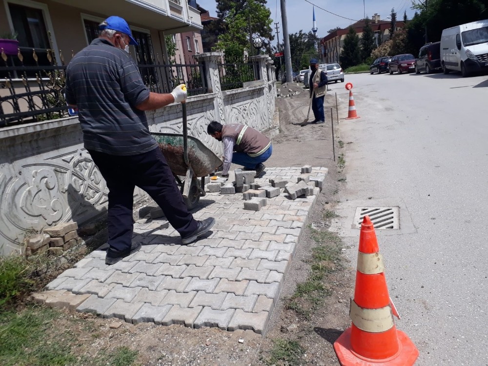 Düzce’de 10 farklı noktada kaldırım çalışması 