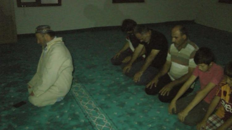 Düzce'de 2 yıldır karanlıkta namaz kılıyorlar!