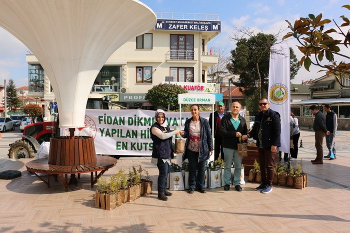 Düzce’de 5 bin ücretsiz fidan dağıtıldı 