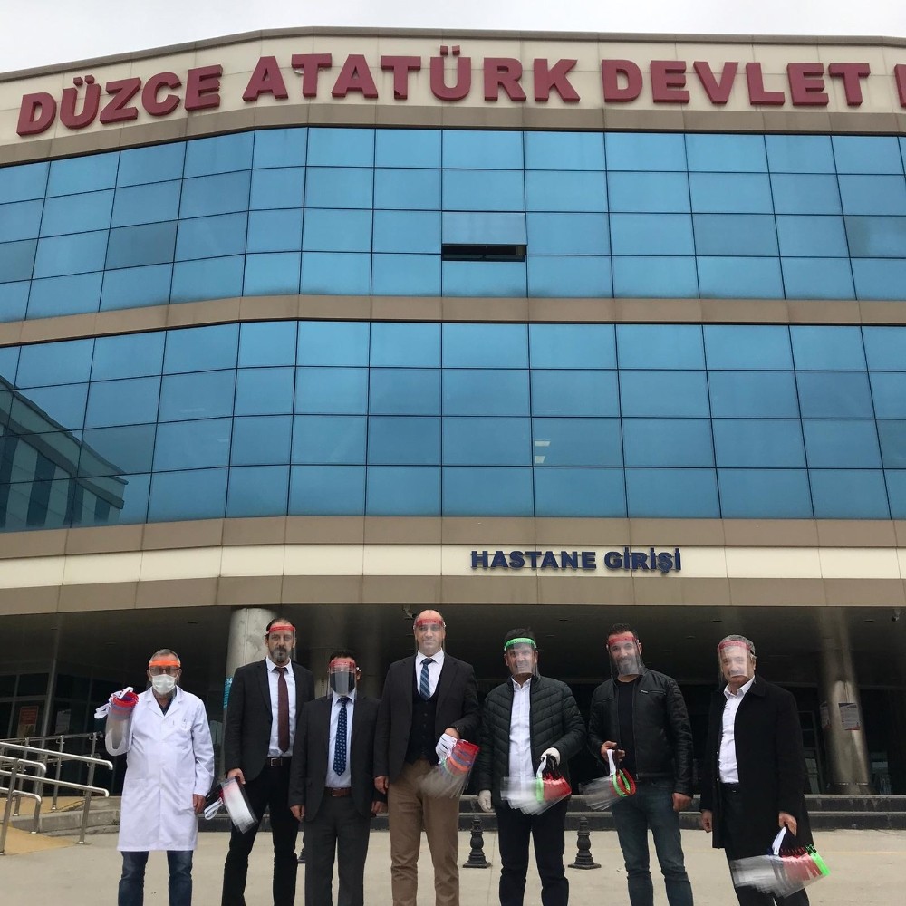 Düzce’de 5 Meslek lisesi siper maske üretimine başladı 