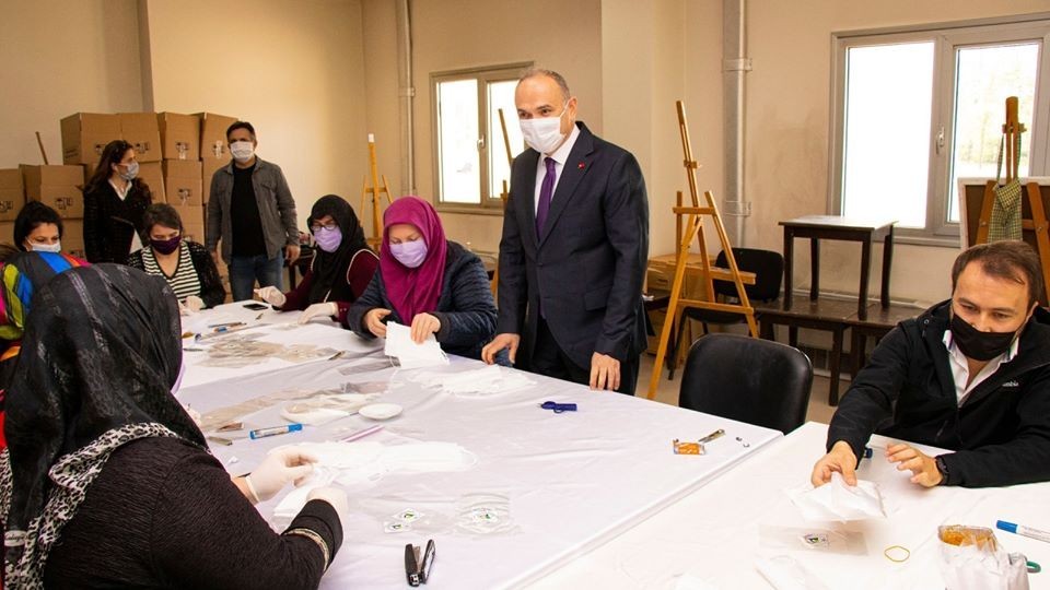 Düzce’de Belediyesinin hedefi 1 milyon maske üretmek 
