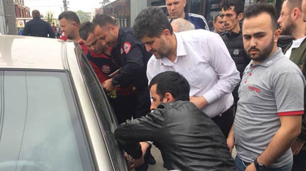 Düzce'de bir anda herkes o aracın etrafına toplandı!