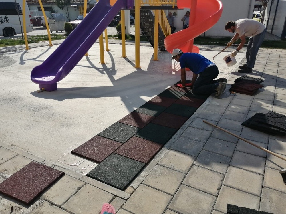 Düzce’de çocuklar parkta düştüğünde yaralanmayacak 