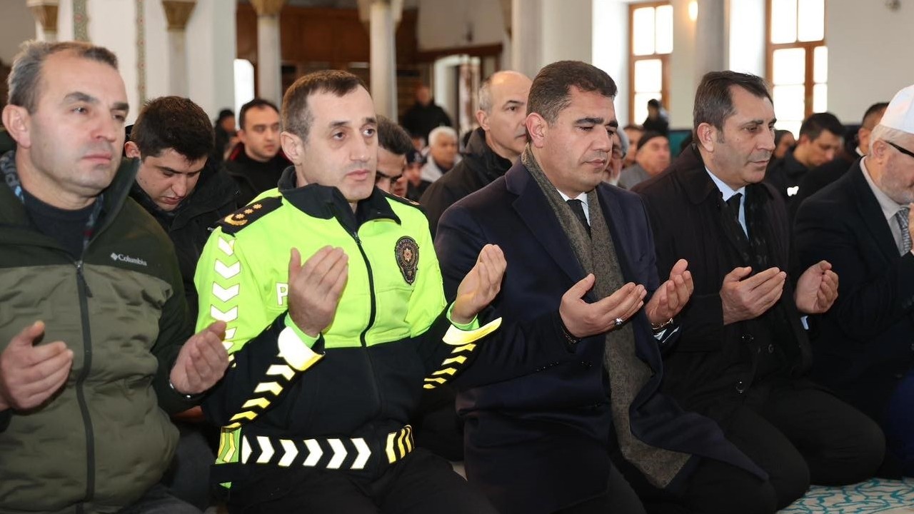 Düzce'de depremde hayatını kaybedenler dualarla anıldı