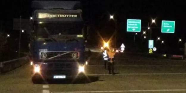 Düzce'de en acı ölüm! Oğlunun kullandığı tırın altında kaldı