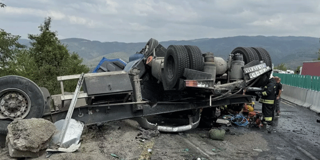 Düzce'de feci kaza: Ölüler var