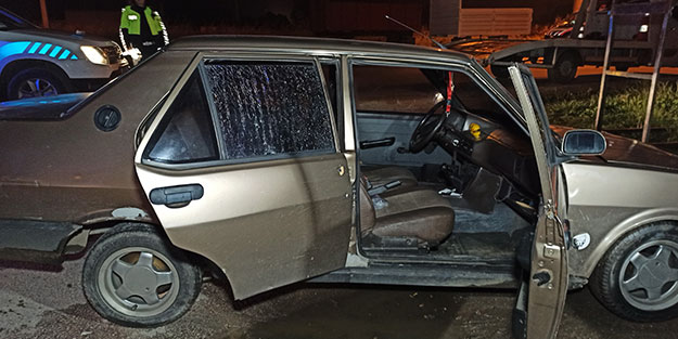 Düzce’de gece vakti dehşet anları! Önünü kestiği otomobile ateş açtı