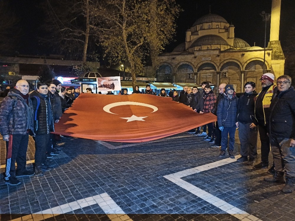 Düzce’de gençler, Sarıkamış şehitlerini anlamak için soğuk havada yürüyor 