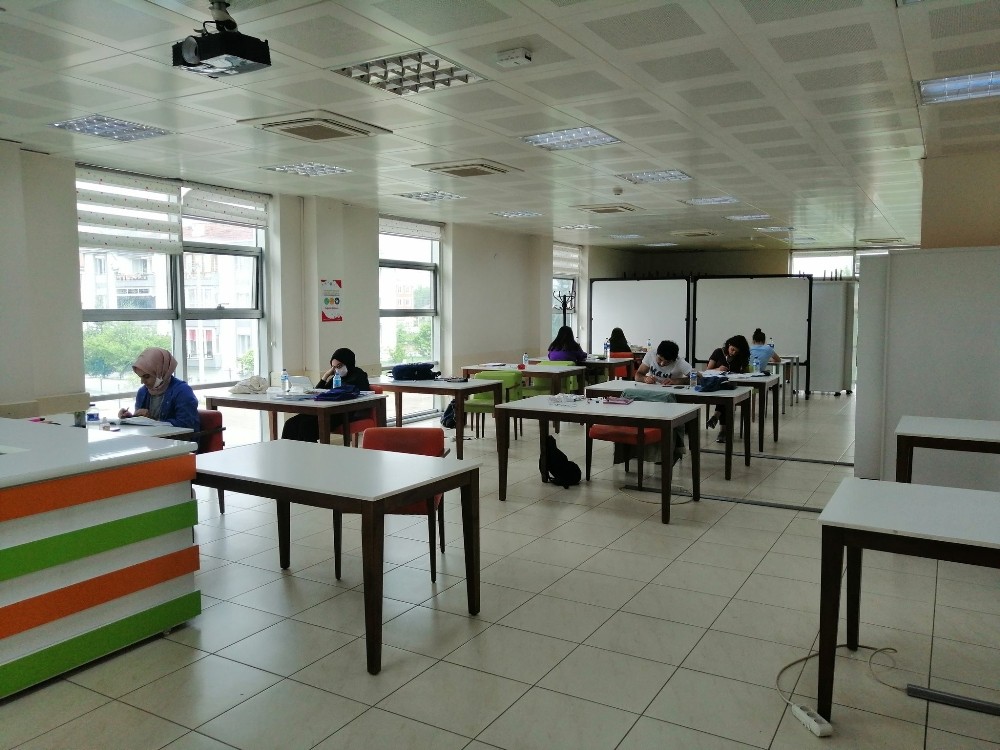 Düzce’de Gençlik Merkezi bireysel kullanıma açıldı 