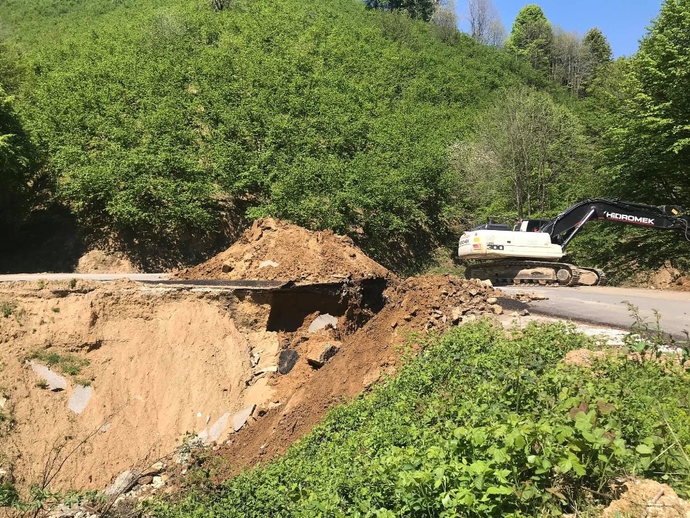 Düzce’de havaların ısınması ile köy yollarında çalışma başladı 