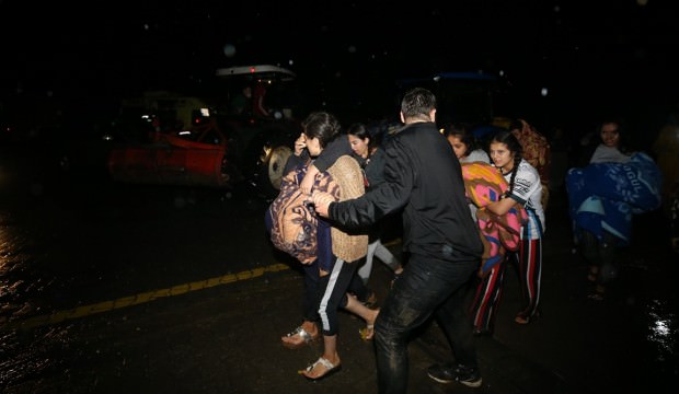 Düzce'de heyelan! Yollar ulaşıma kapandı...