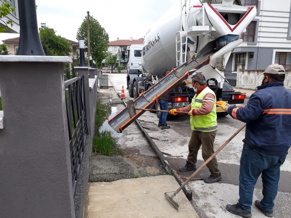 Düzce’de kaldırım çalışmaları devam ediyor 