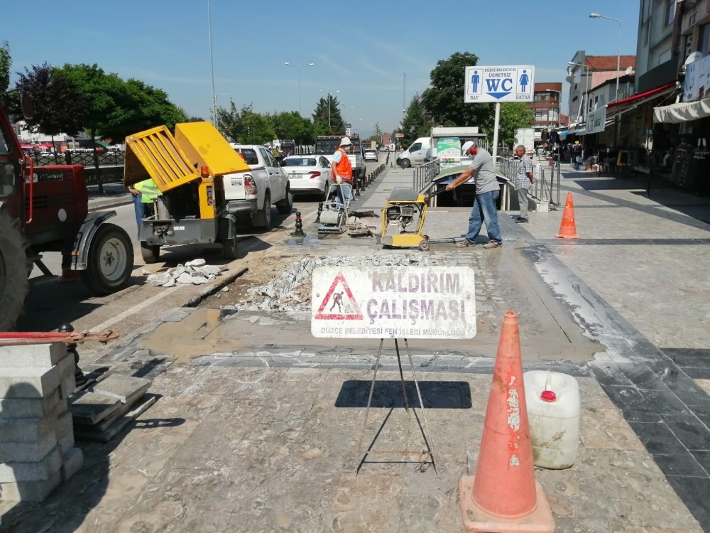 Düzce’de kaldırım çalışmaları devam ediyor 