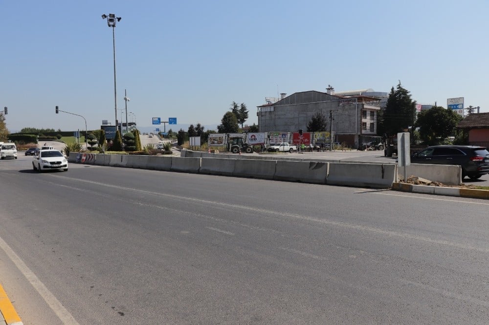 Düzce’de kavşak tek yönlü kapatıldı 