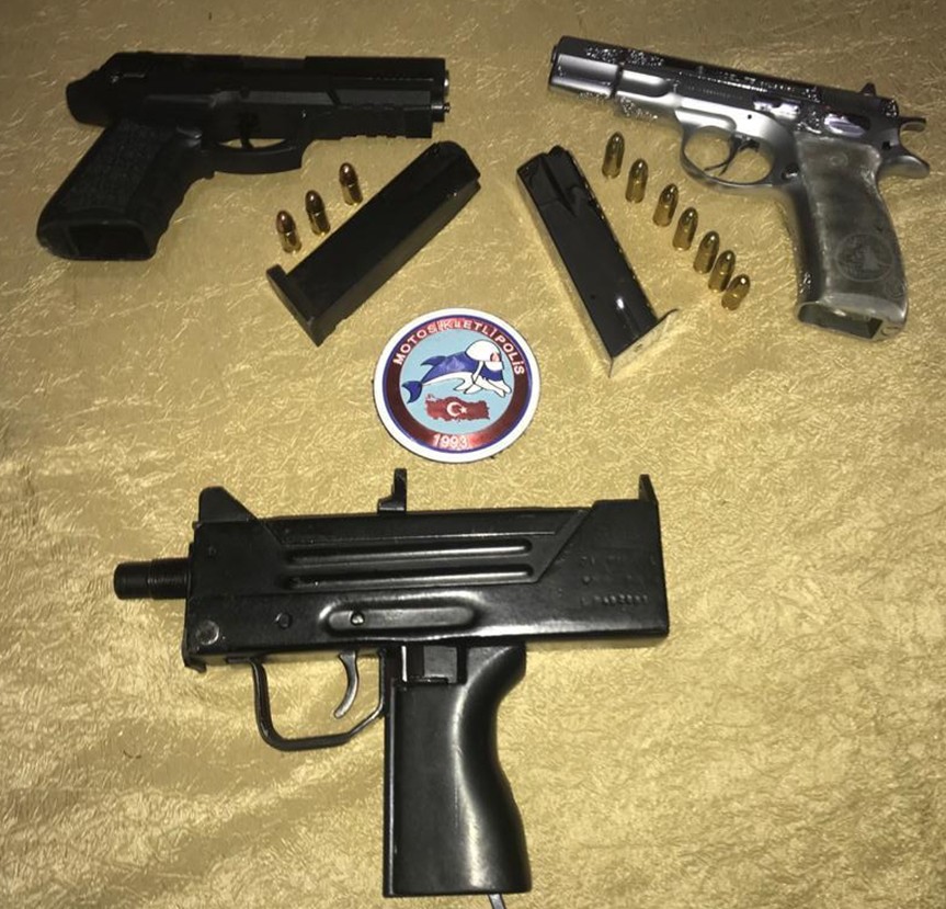 Düzce’de kumar operasyonunda ‘Uzi’ yakalandı 