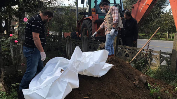 Düzce'de 'mezarlarınız çıkartılıyor' haberi mahalleliyi ayağa kaldırdı