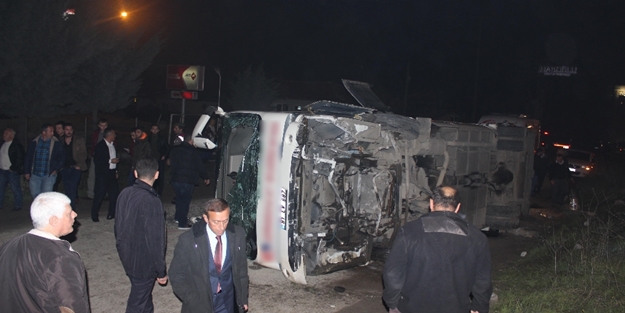 Düzce’de midibüs devrildi! Çok sayıda yaralı var