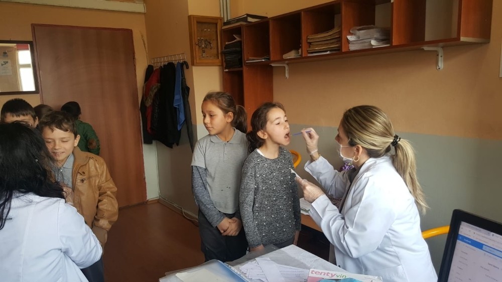 Düzce’de okullarda ağız ve diş sağlığı taraması yapıldı 