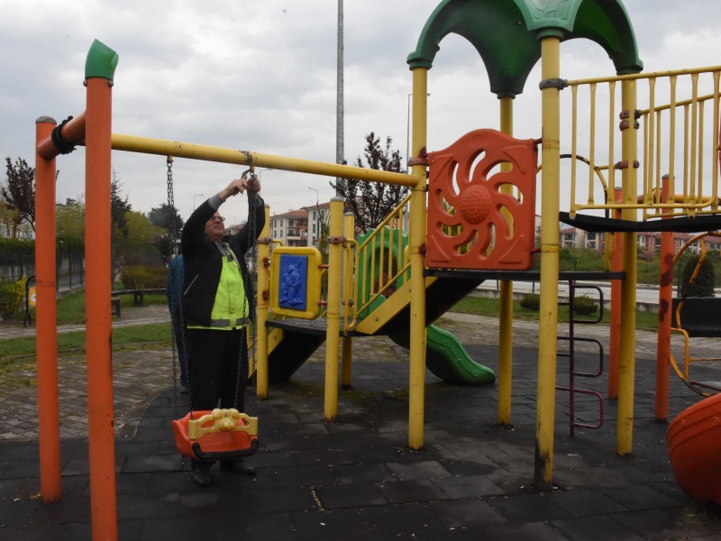 Düzce’de Parklarda bahar temizliği başladı 