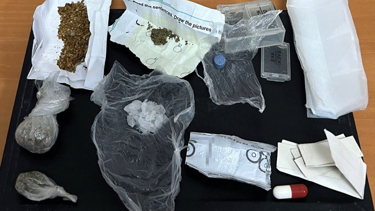 Düzce'de polis çevirdi! Durdurulan araçtan uyuşturucu çıktı