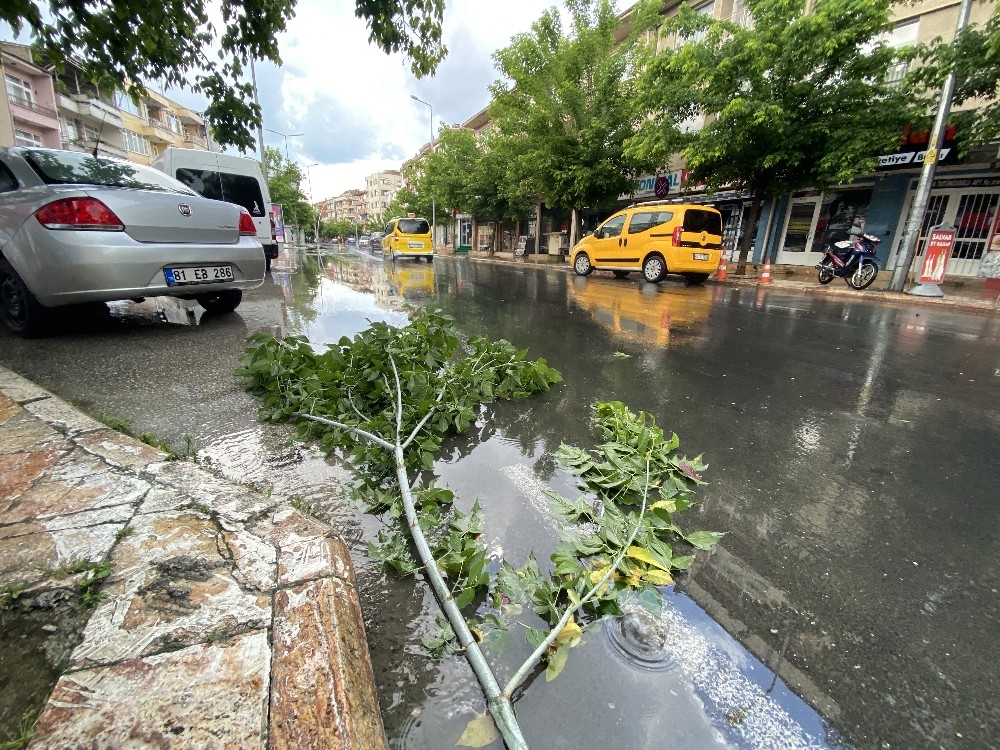 Düzce’de sağanak yağış etkili oldu 