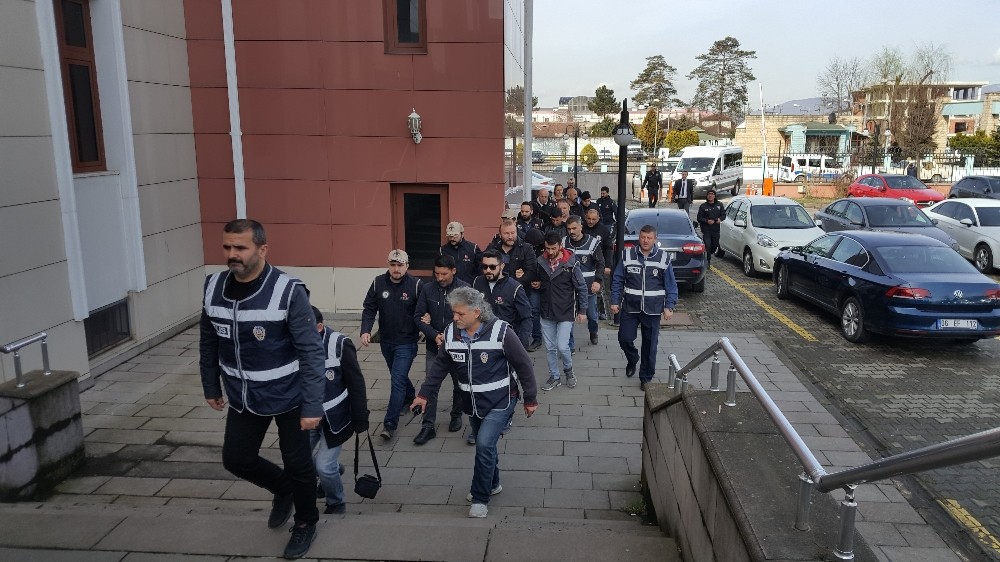 Düzce’de terör örgütü sempatizanları, adliyede 