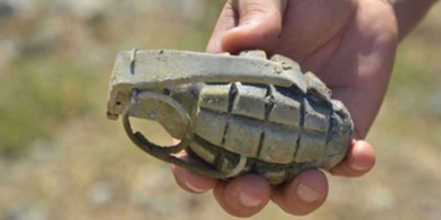Düzce'de toprağa gömülü el bombası bulundu