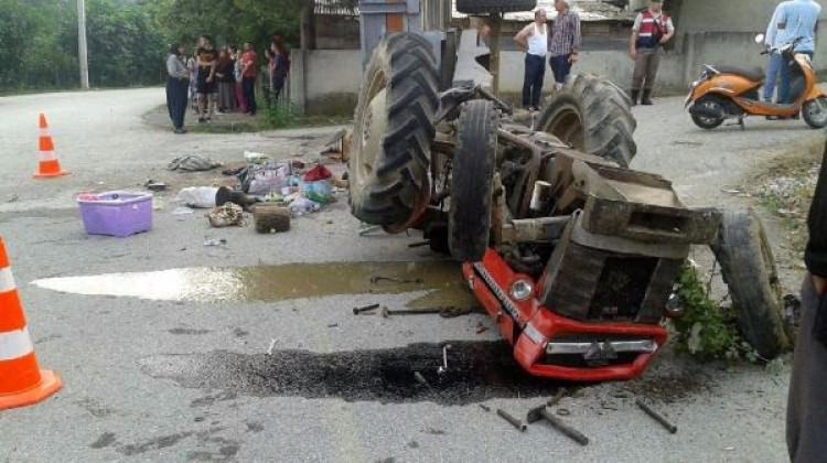 Düzce'de traktör devrildi: 18 kişi yaralı