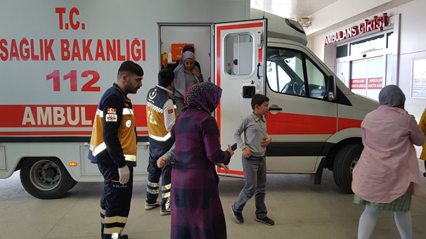 Düzce'de vücutlarında kaşıntı ve kabarcık oluşan 13 öğrenci, hastaneye kaldırıldı