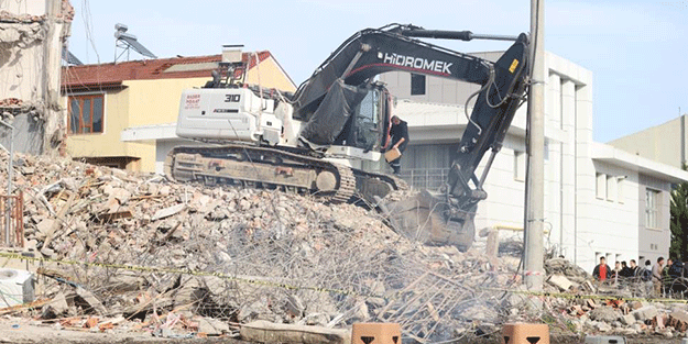 Düzce’de yıkım devam ediyor