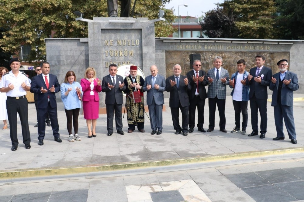 Düzce’de yılın ahisi 57 yıllık berber oldu 