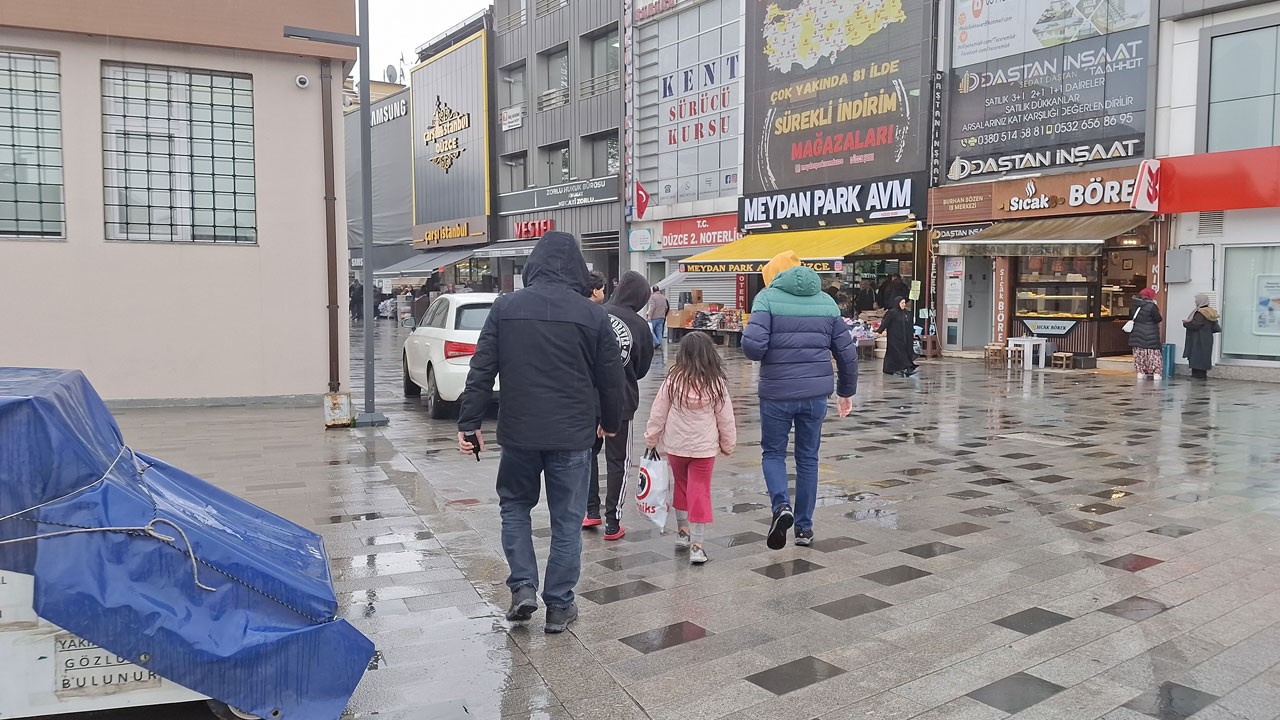 Düzce’de yürek ısıtan anlar! Kayıp çocuğun ailesi bulundu