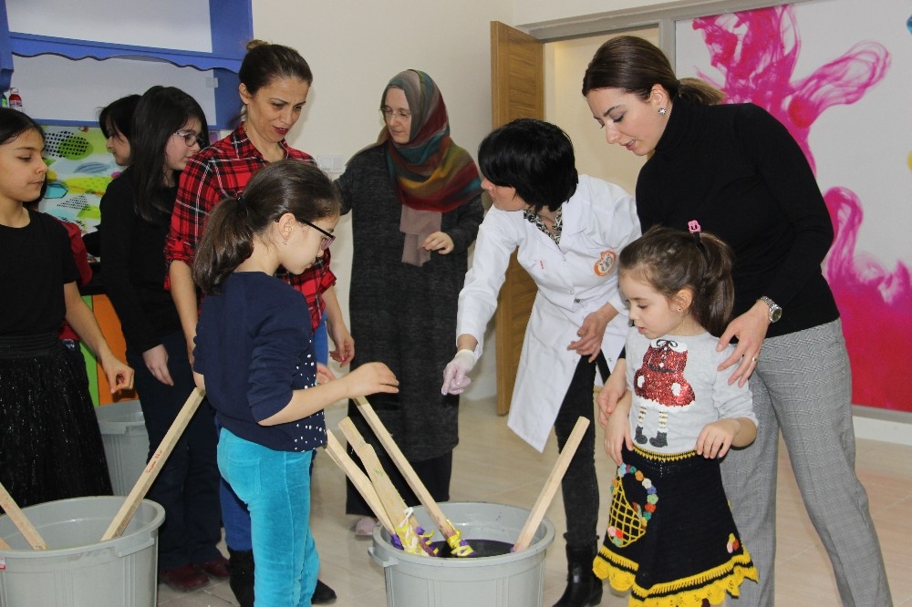 Düzceli çocuklar, rengarenk giyeceklerini kendi elleriyle yaptılar 
