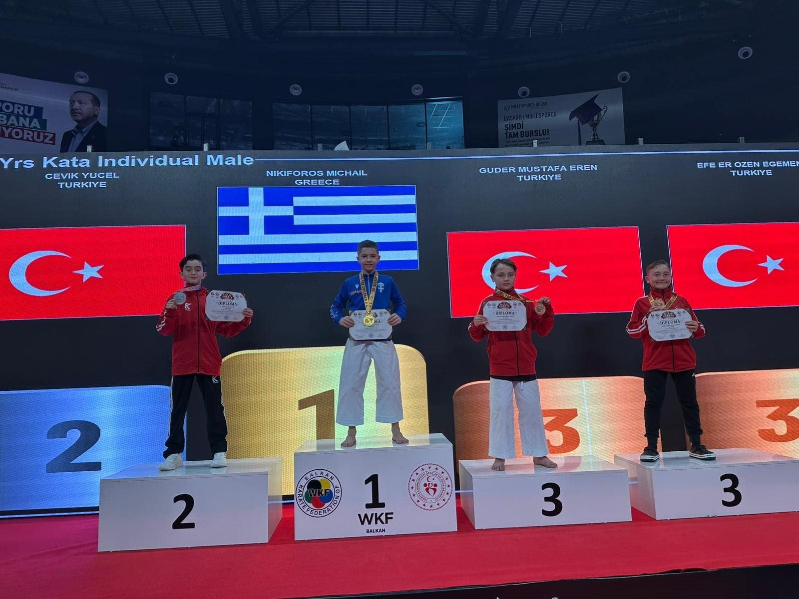 Düzceli genç karateci Yücel Çevik'ten Balkan ikinciliği gururu