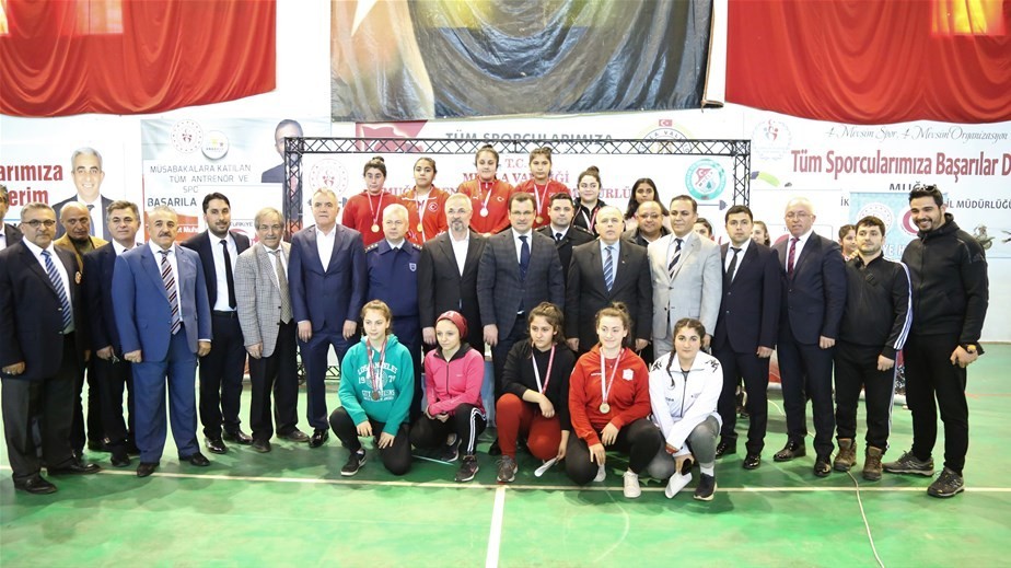 Düzceli sporcular halterde 3 madalya kazandı 