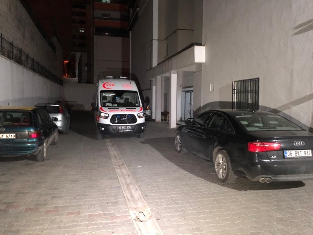 (DÜZELTME) Ankara’da annesini kurtarmak isteyen genç babasını vurdu 