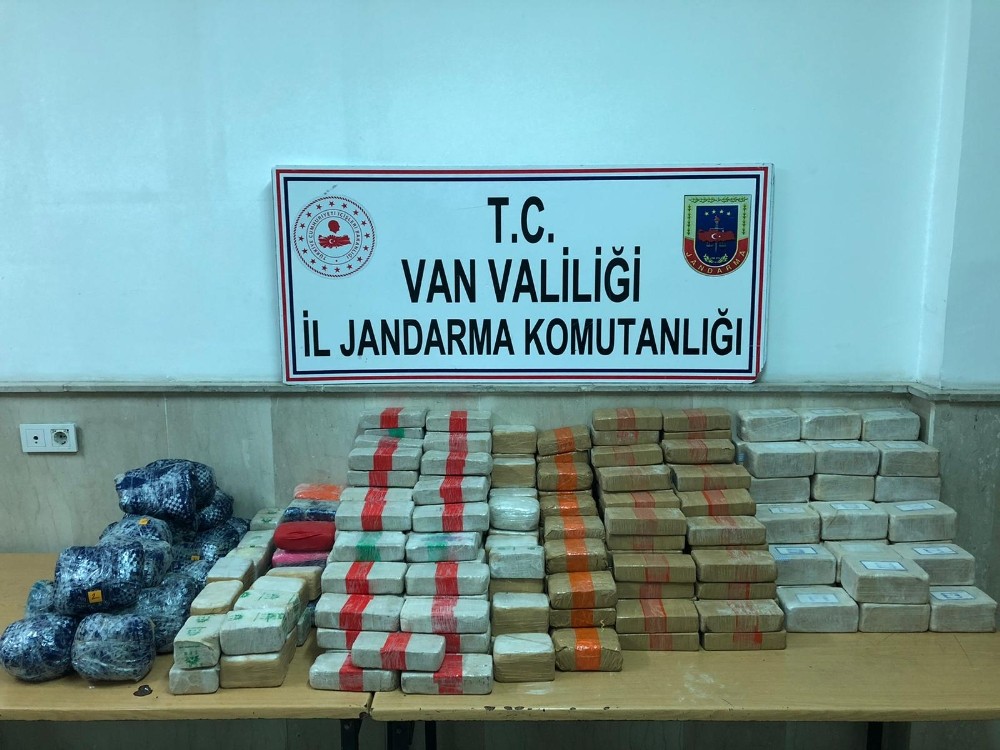 (Düzeltme) Van’da 216 kilo uyuşturucu ele geçirildi 