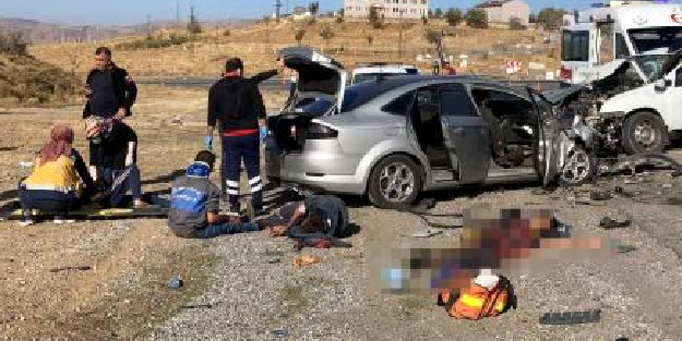 Düzensiz göçmenleri taşıyan araç kaza yaptı: Ölü ve çok sayıda yaralı var