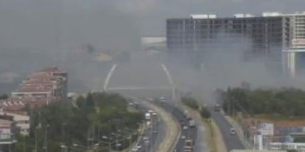 E-5 yanyolunda büyük yangın! Trafik durduruldu