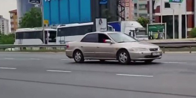 E-5’te akıl almaz görüntü! Sürücünün yaptığını görenler şaşkına döndü
