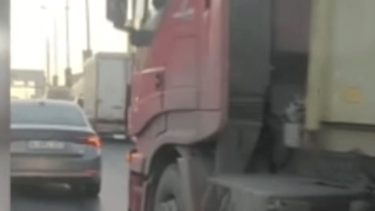 E-5'te şok görüntüler: Önce üzerine sürdü sonra el hareketi çekti!