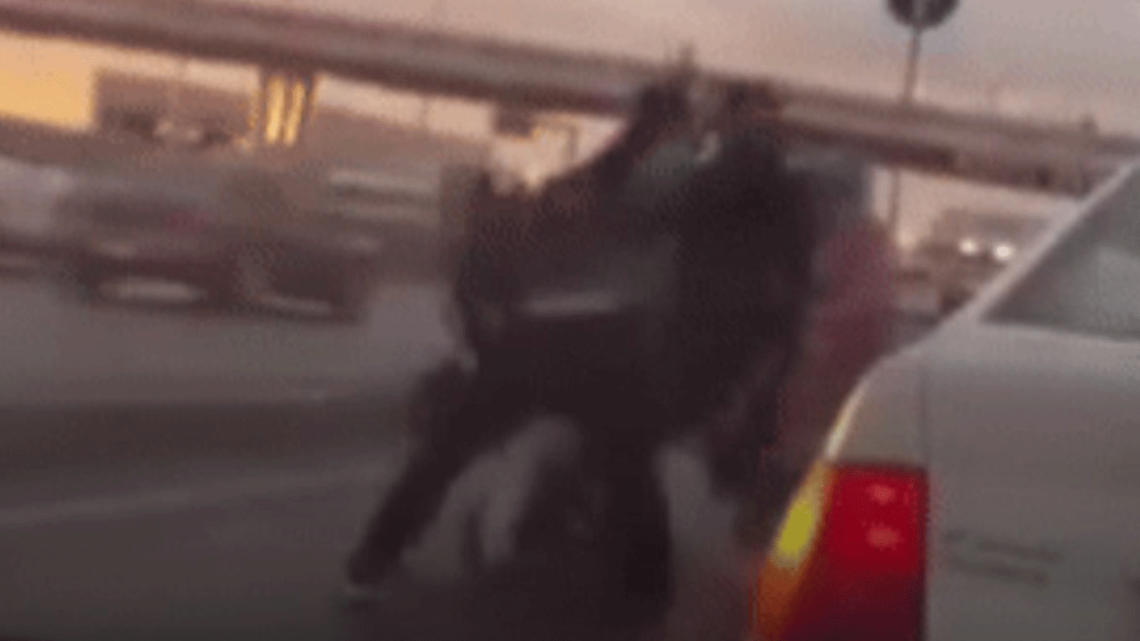 E-5'te yol verme kavgası! Sopalarla saldırdılar!