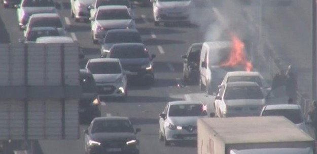 E-5'te zincirleme kaza! Trafik tamamen durdu